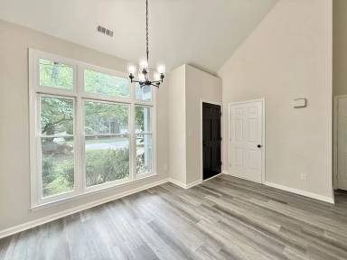 Main picture of 707 Clay Hill Dr