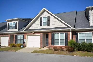 Main picture of 134 Grove Landing Ct