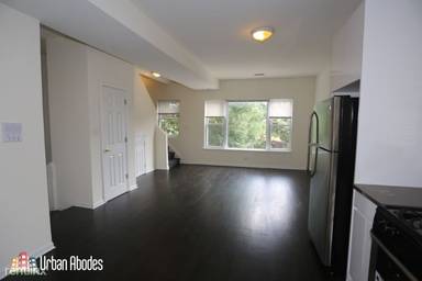 Main picture of 2438 N Ashland Ave