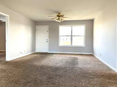 Main picture of 102 Waterford Dr