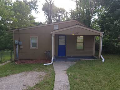 Main picture of 2207 S Glenwood Ave