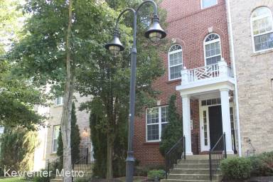 Main picture of 529 Spectator Ave