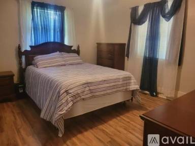 Main picture of 307 W 18th St