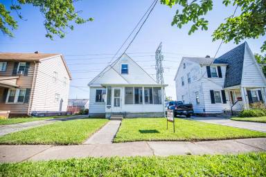 Main picture of 306 W Crawford Ave