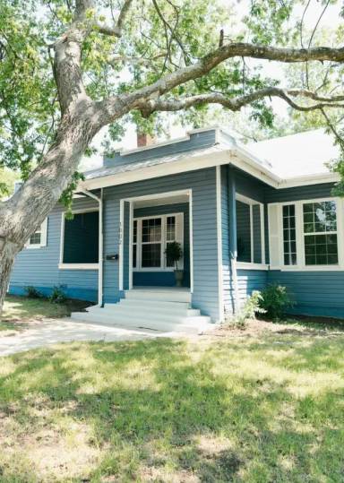 Main picture of 1002 W Mulberry Ave
