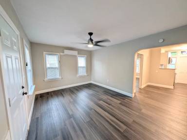 Main picture of 2206 E 7th St