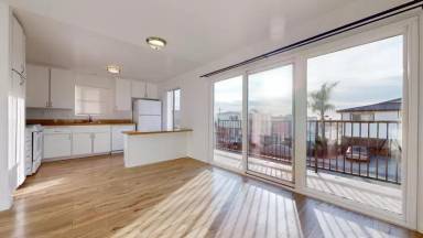 Main picture of 526 Manhattan Ave