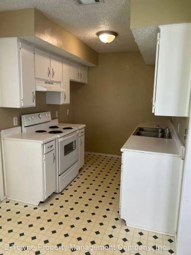 Main picture of 2106 W Pine Ave
