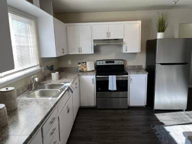 Main picture of 1402 E 14th St
