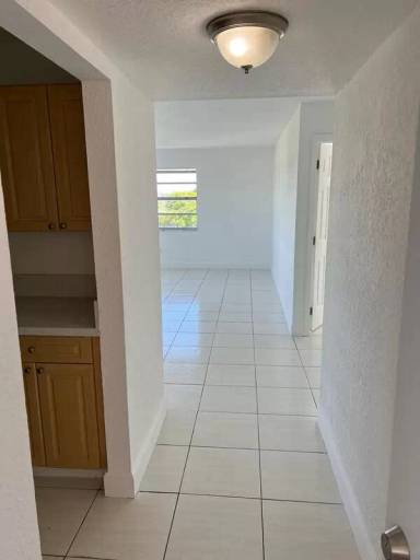 Main picture of 1095 W 77th St