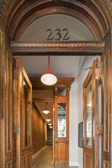Main picture of 232 E 88th St