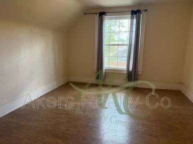 Main picture of 516 W 9th St