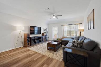 Main picture of 413 Dubina Ave