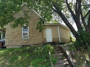 Main picture of 6501 Roberts St