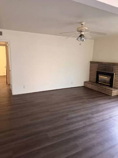 Main picture of 215 W Oak Ave