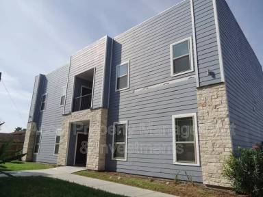 Main picture of 401 E Ebony Ave