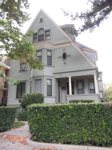 Main picture of 512 W 3rd St