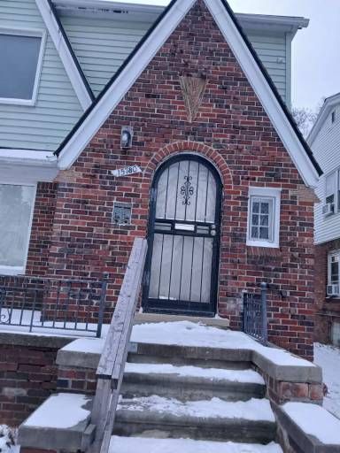 Main picture of 15780 Hartwell St