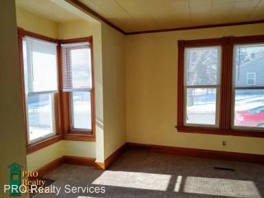 Main picture of 1002 4th St E