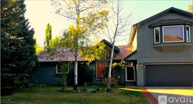 Main picture of 512 Park Cir