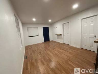 Main picture of 215 Elm St