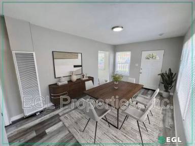 Main picture of 3039 S Bronson Ave