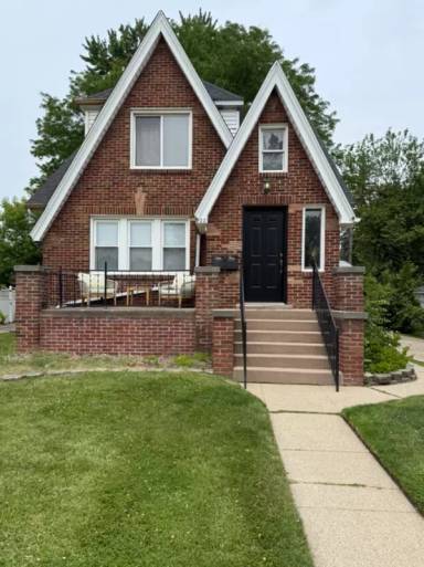 Main picture of 122 W Houstonia Ave