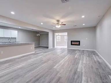 Main picture of 2612 W Houston Pl