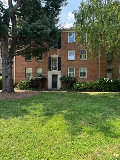 Main picture of 2724 Ordway St NW
