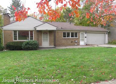Main picture of 3704 Bronson Blvd