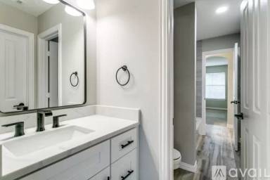 Main picture of 717 Inwood Dr