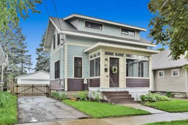 Main picture of 106 S Marquette St
