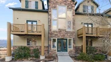 Main picture of 5063 Lakeview Dr