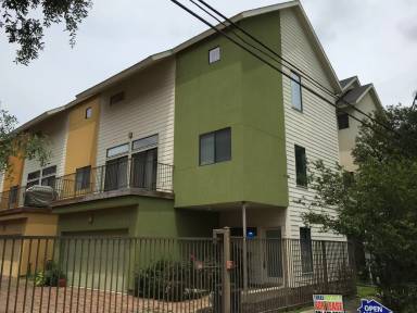 Main picture of 4104 Spencer St