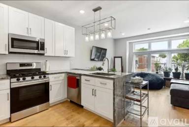 Main picture of 717 S 51st St