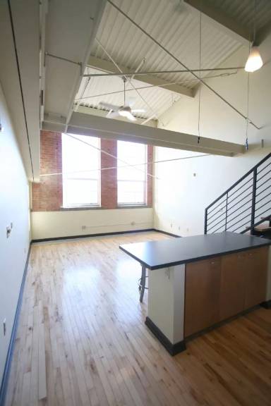Main picture of 300 Tijeras Ave NE