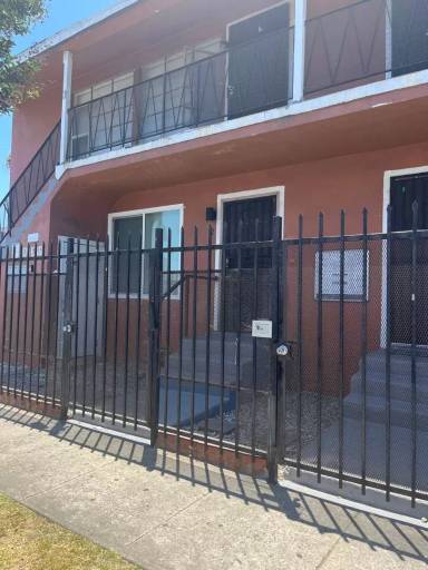 Main picture of 100 E 66th St