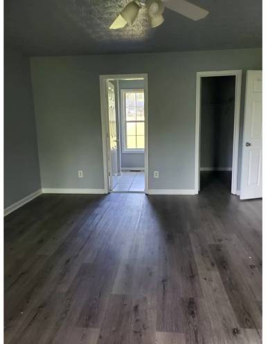 Main picture of 576 Scarbough St