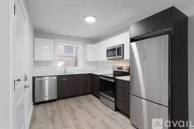 Main picture of 7630 N Eastlake Ter