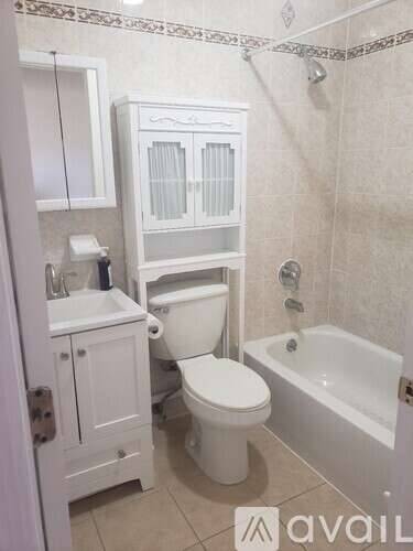 Main picture of 830 E 218th St