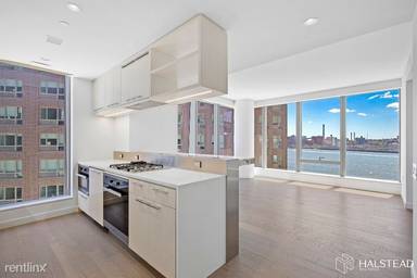 Main picture of One Manhattan Square