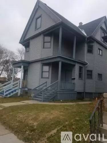 Main picture of 2526 W Center St