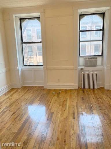 Main picture of 340 E 13th St
