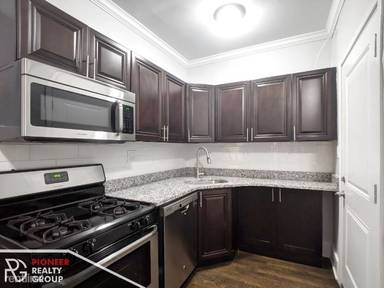 Main picture of Edgewater Gardens Apartments