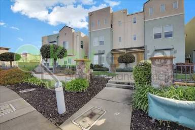 Main picture of 3992 E Commerce Way