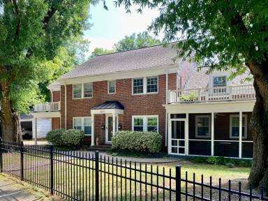 Main picture of 300 Horne St