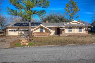 Main picture of 214 Brookhaven Ter