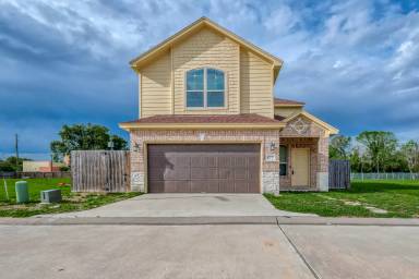 Main picture of 12722 Yoshino Cherry St