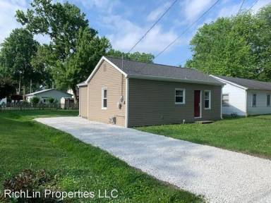 Main picture of 28 W Oak St