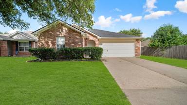 Main picture of 140 Bristol Bend Ln